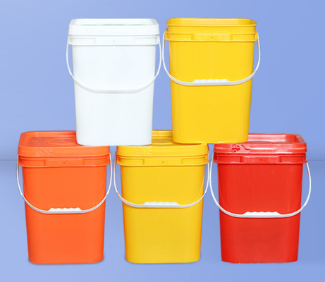 Chemisch bestand wit vierkant plastic emmer met handvat en deksel