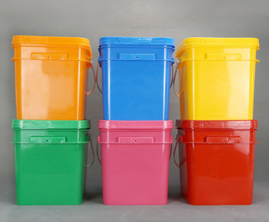 Duurzame vierkante plastic emmer van voedselkwaliteit met schokbestendigheid en verschillende drukopties