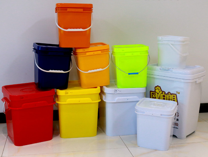 Chemisch bestand wit vierkant plastic emmers met IML-printing voor duurzame opslagopties