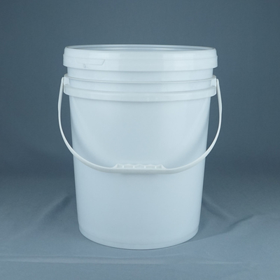 Ronde plastic of metalen emmer van 5 gallon met handvat en pak
