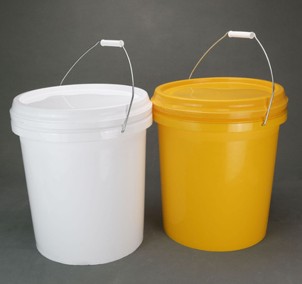 Ronde plastic of metalen emmer van 5 gallon met handvat en pak