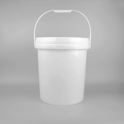 Rode plastic verf emmer met handvat en lekkagebestendige ontwerp