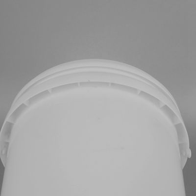 Stevig kunststofverfvat met gietpoep