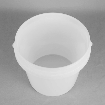 Rood plastic vorstbestendig schildervat
