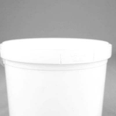 Witte voedselkisten veilig en duurzaam voor opslag en vervoer