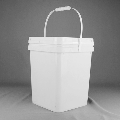 Chemisch bestand wit vierkant plastic emmer met handvat en deksel